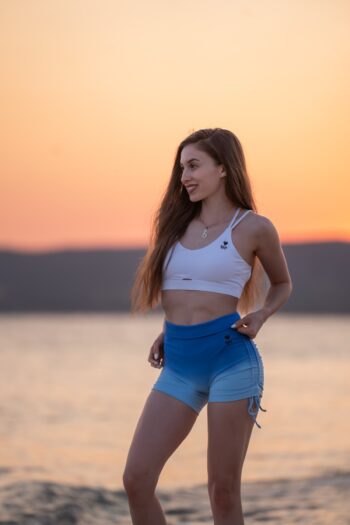 Спортни къси панталони с "ombre effect " синьо и  бяло